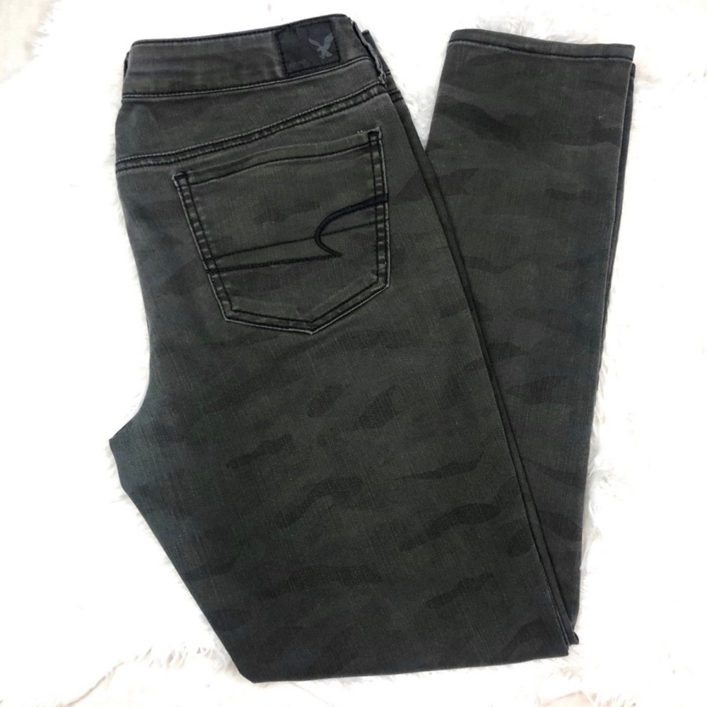 Size 10 American Eagle distressed camo